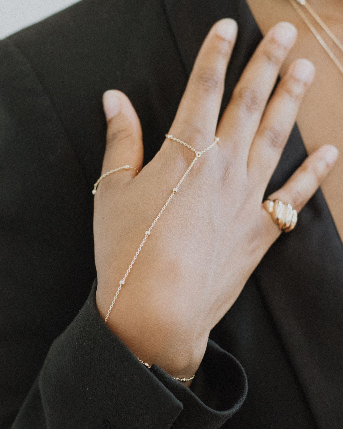 AURA HAND CHAIN