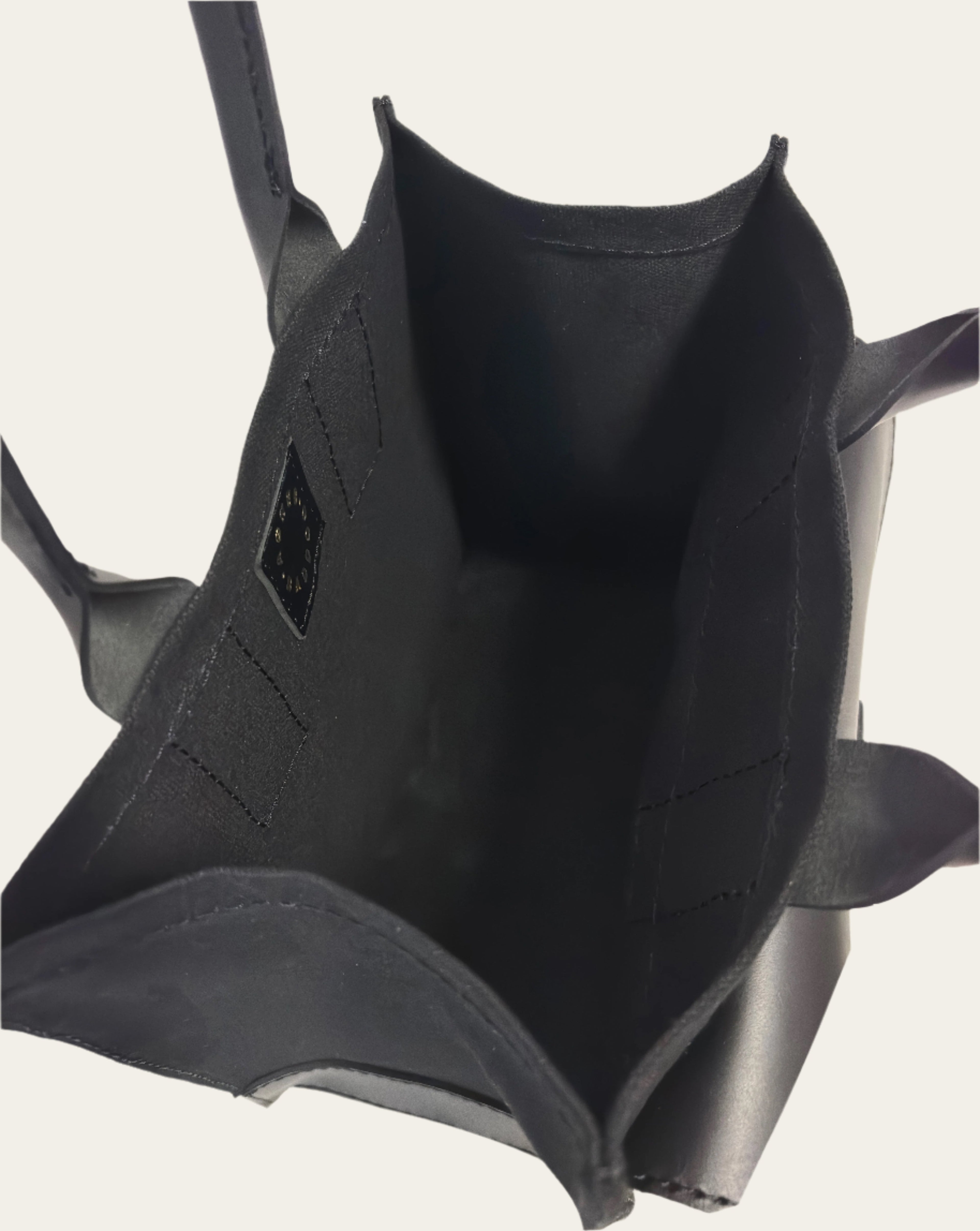 Sac 1 in Black and Black Canvas