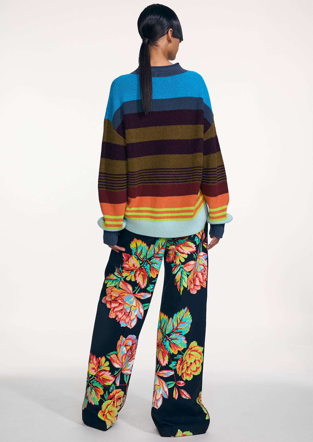 STRIPED V-NECK SWEATER