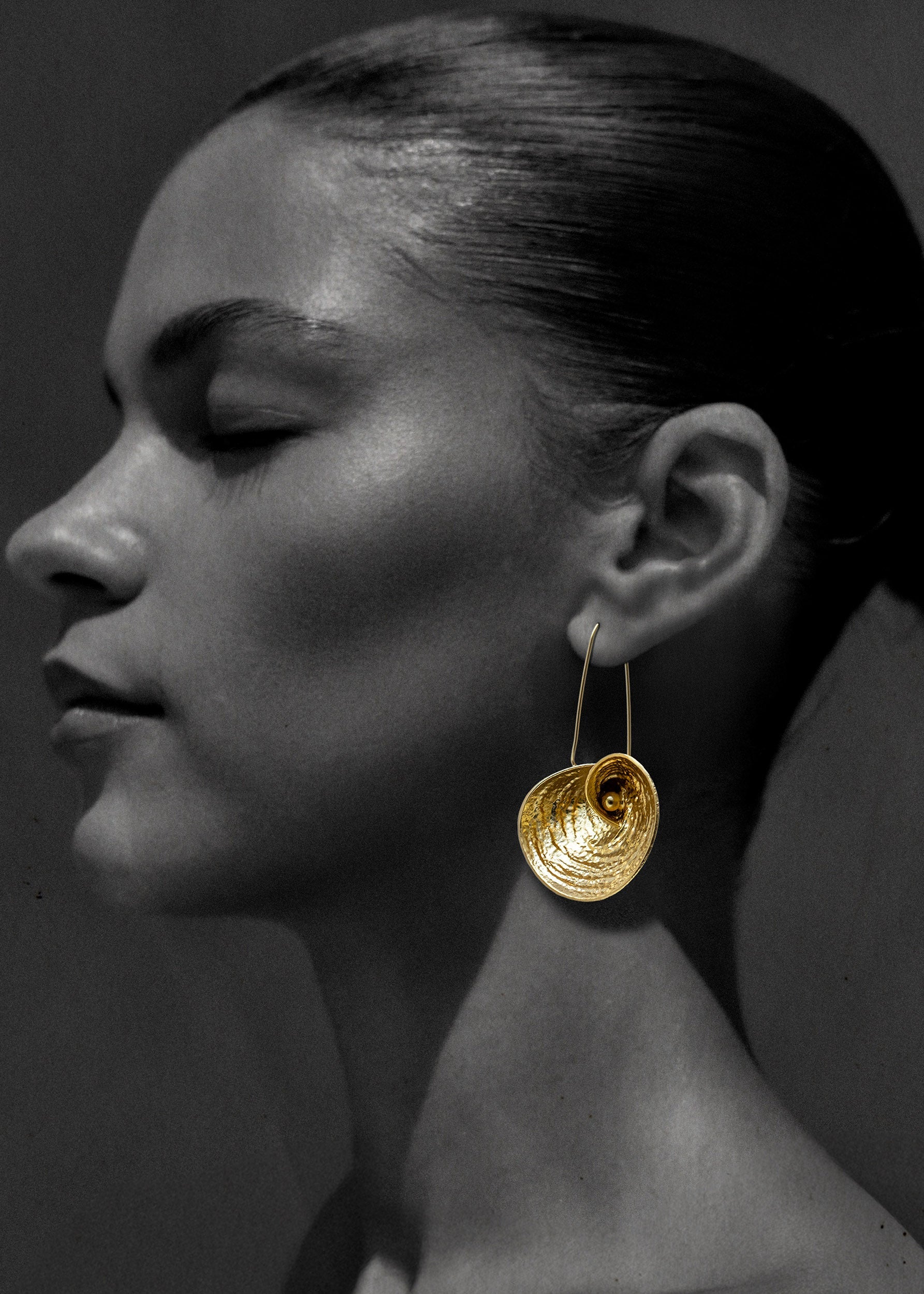 CONCHA EARRING - GOLD