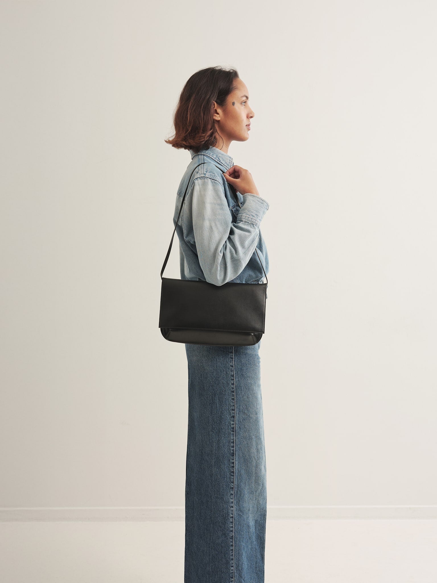 JOELE BAG - BLACK VITELLO