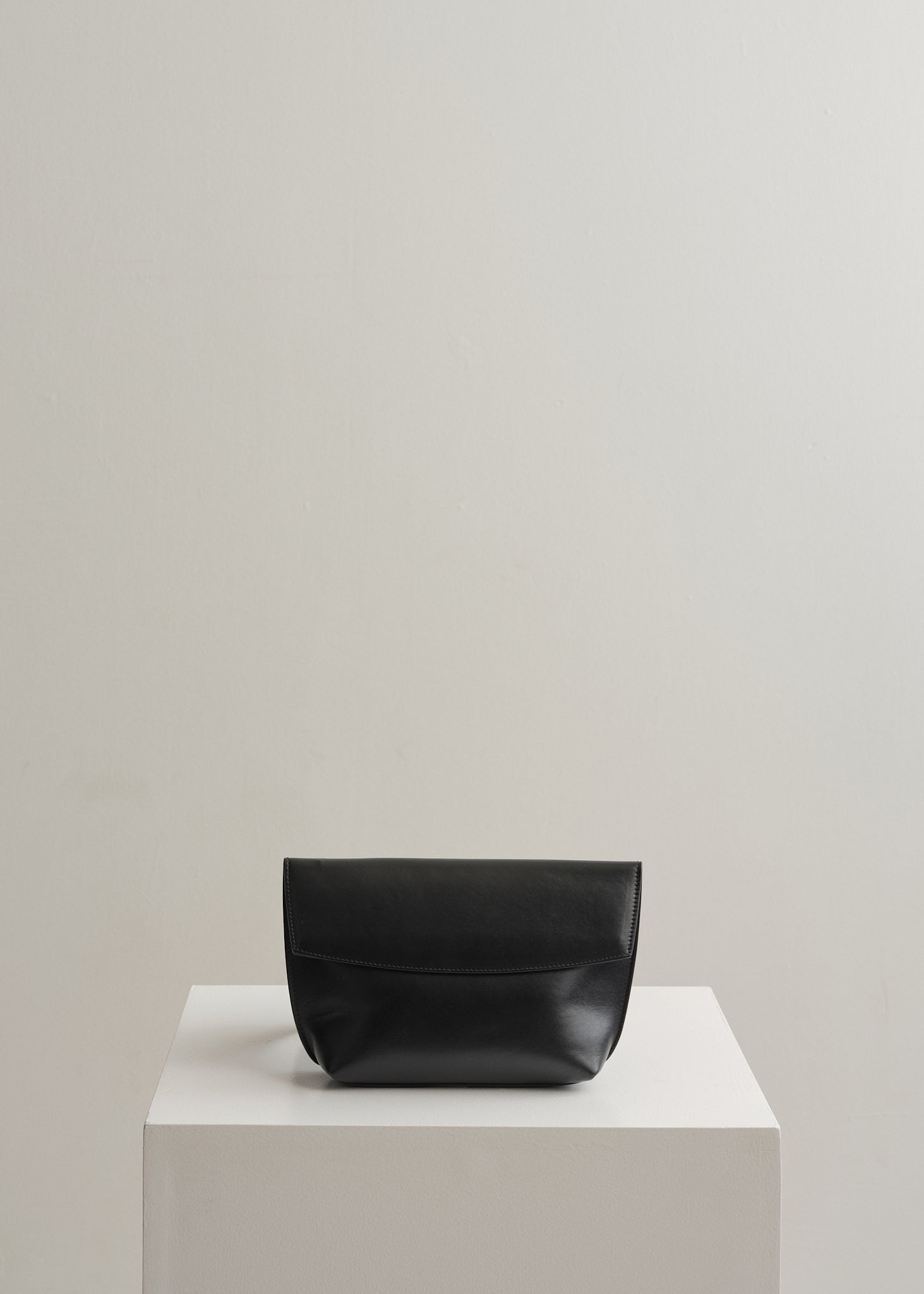 LARGE YARI - BLACK VITELLO