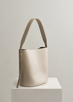 LEO BUCKET BAG - CEMENT VITELLO