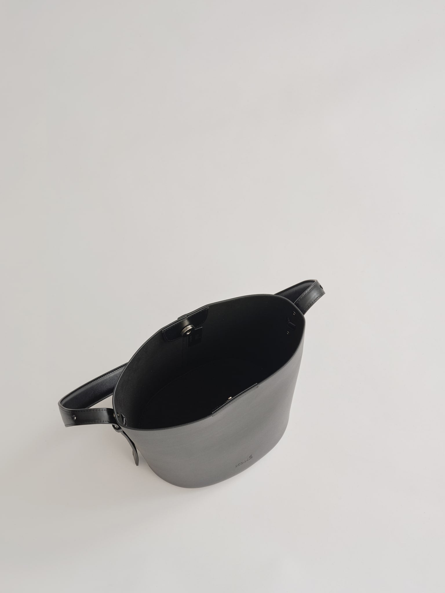 LITTLE LEO BUCKET BAG - BLACK VITELLO