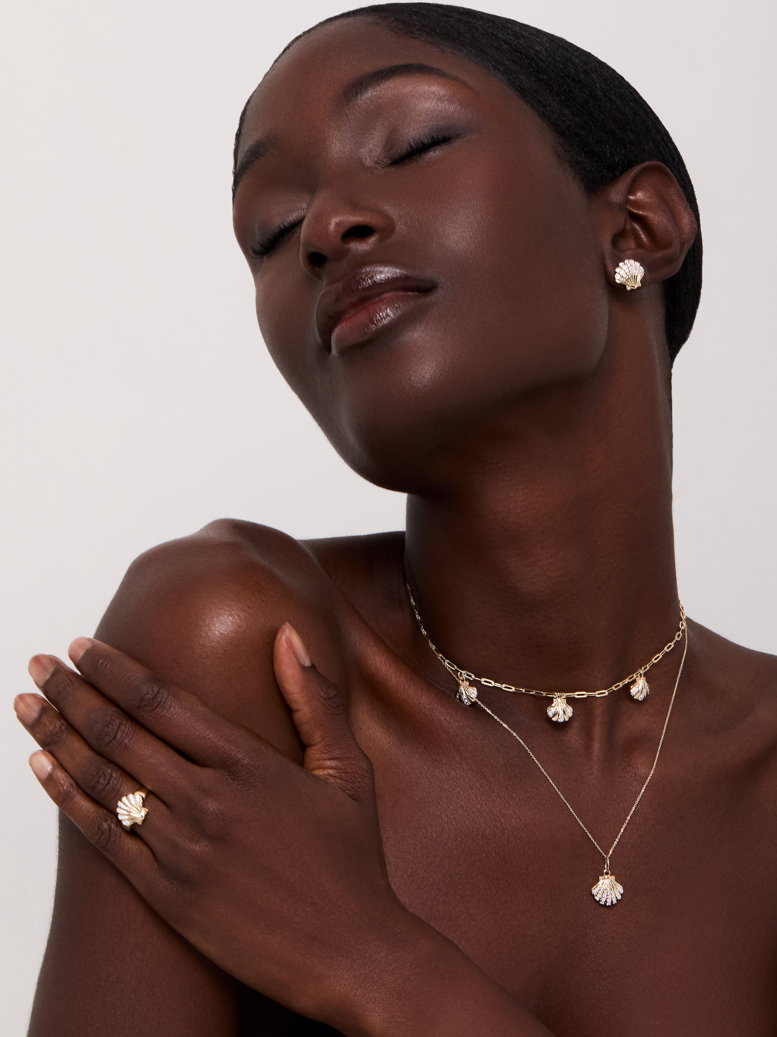 14kt 3 Petite Venus Shell Necklace