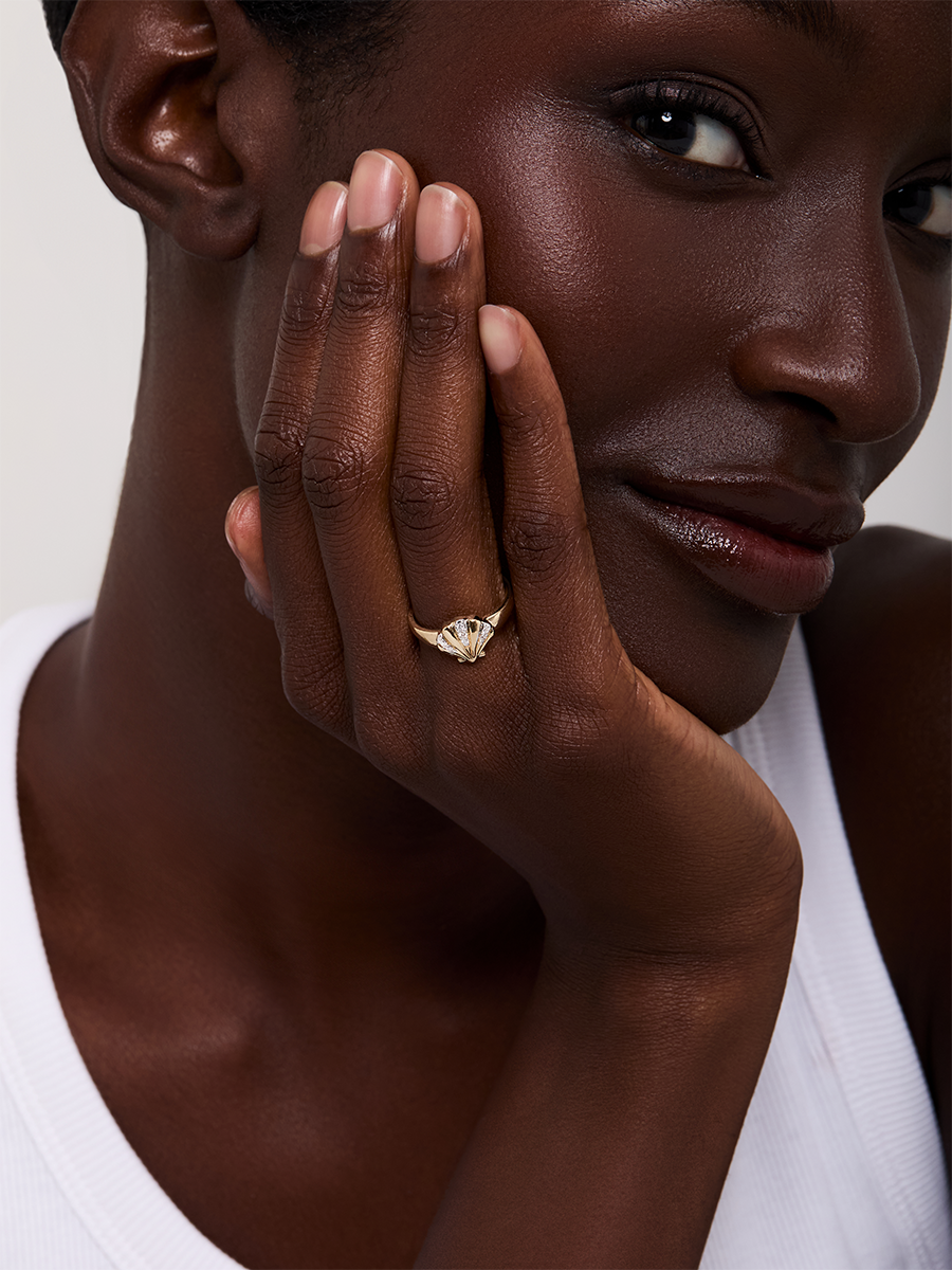 14kt Petite Venus Signet Ring