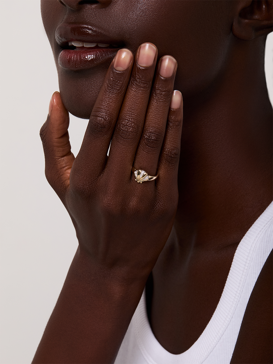 14kt Petite Venus Signet Ring