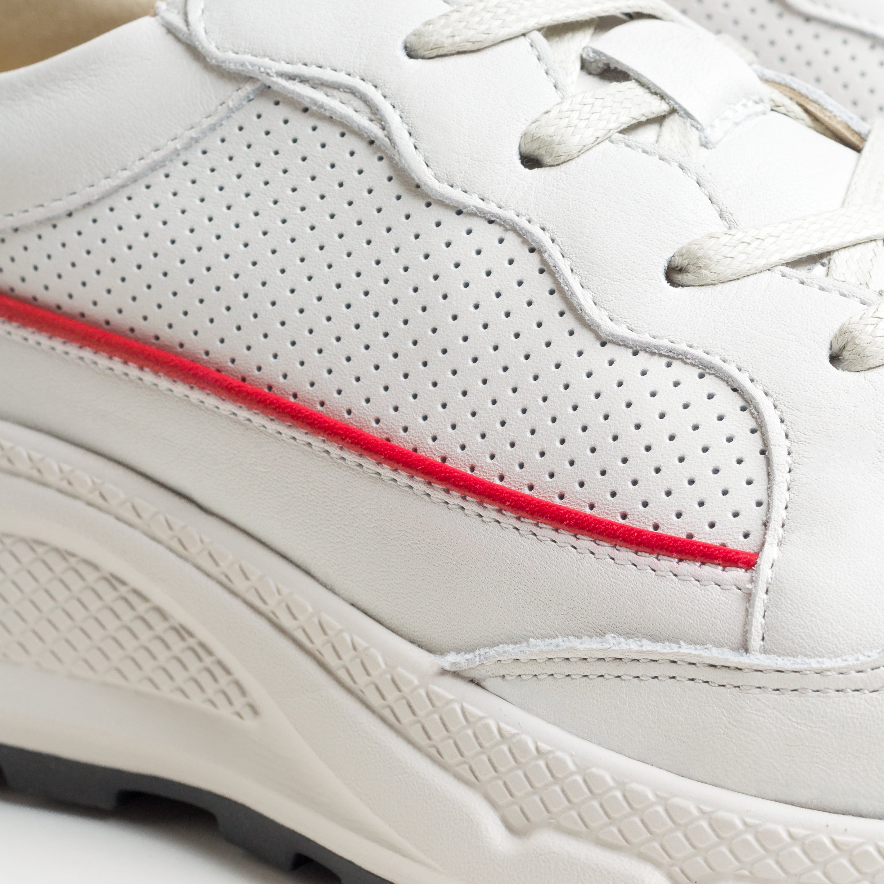 The Primeira Runner "Blaze White"