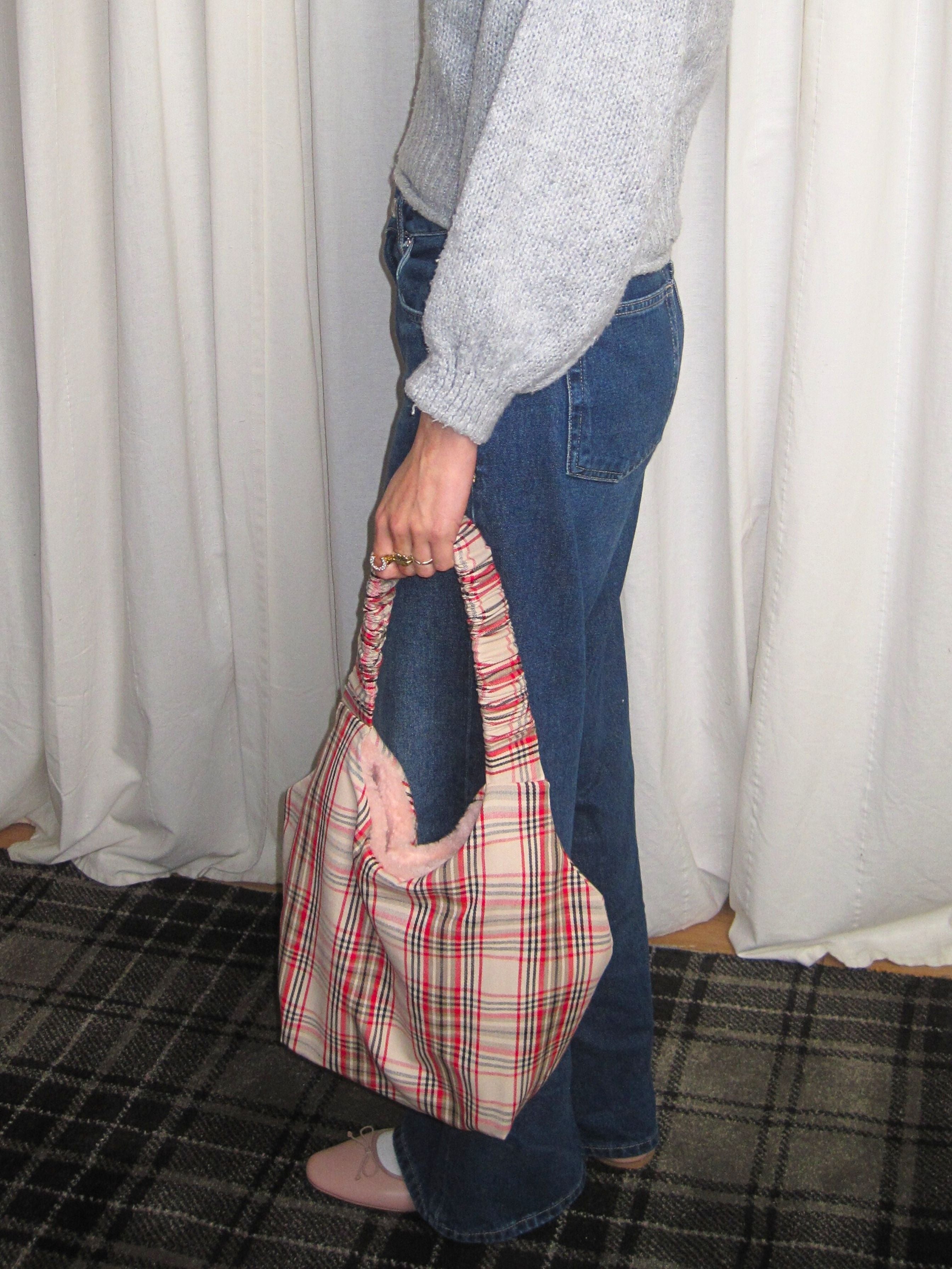 Matilda tote in beige warped check