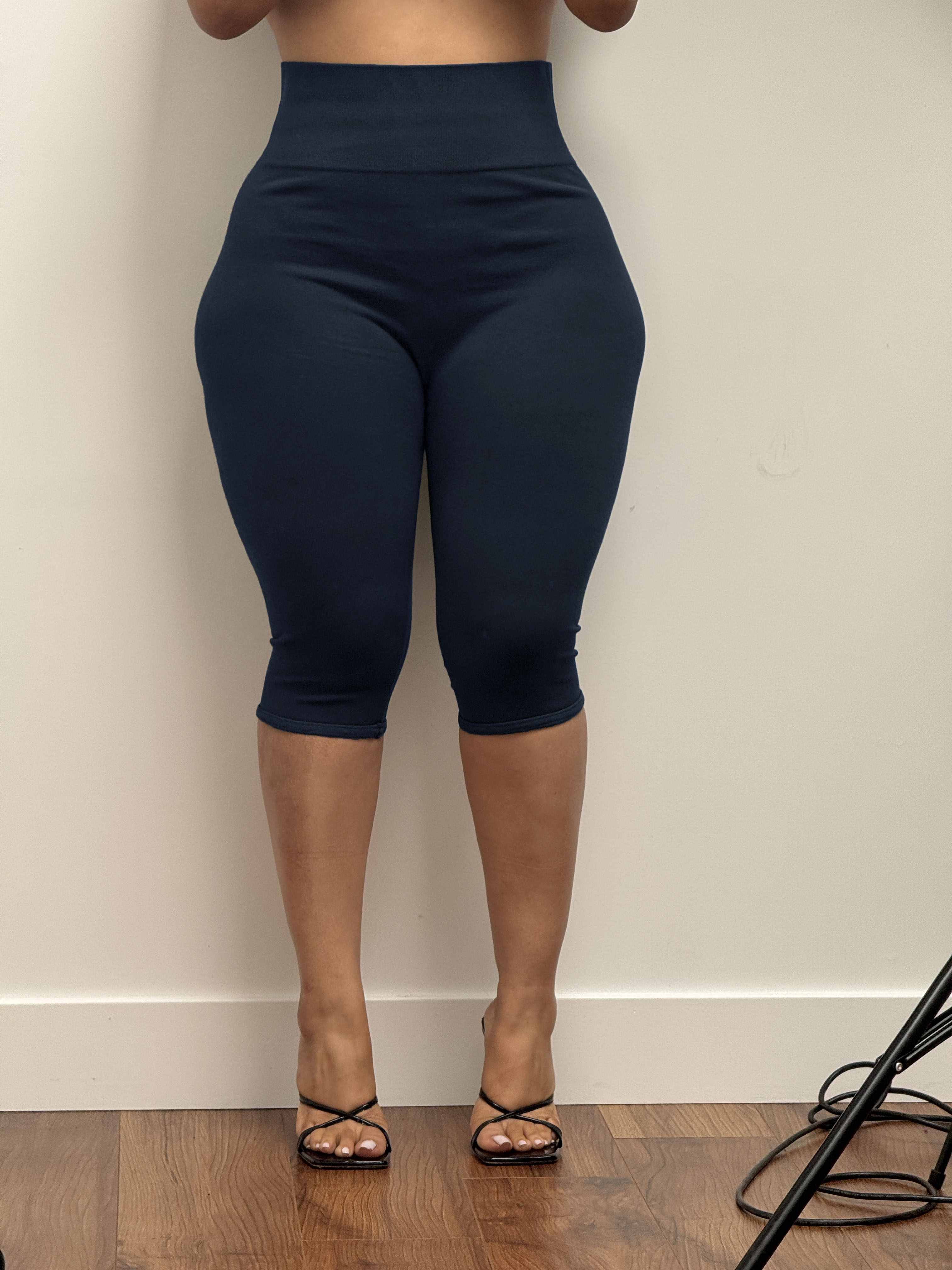 The Cotton Tummy Control Capri (navy)