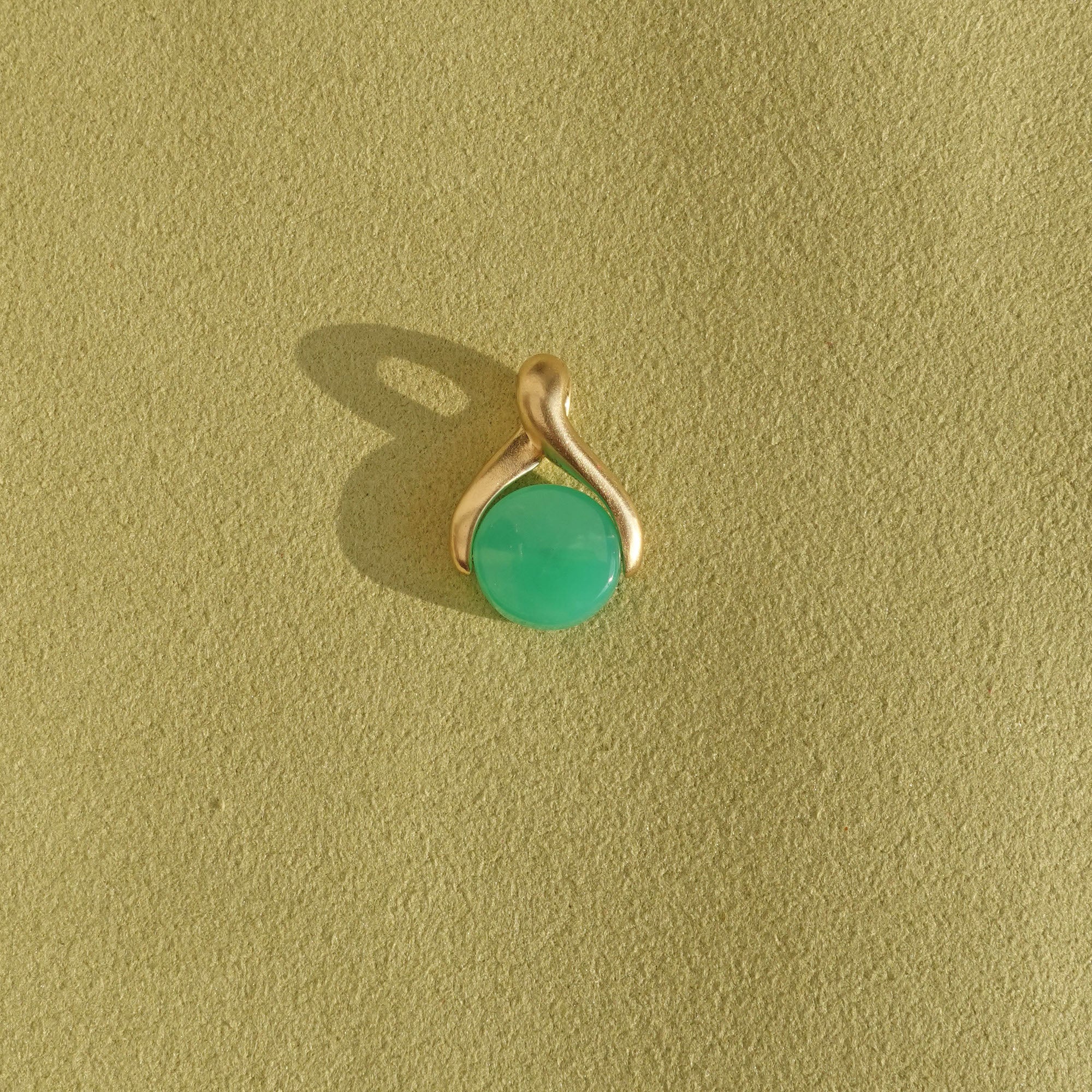 The Wishbone / Solid Gold + Chrysoprase